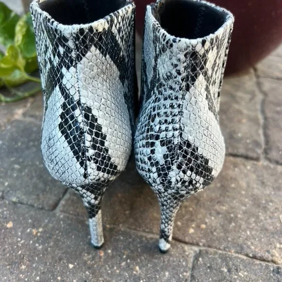 Worthington Snakeskin design bootie heels size 8 - Picture 4 of 5